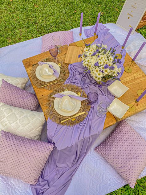 Picnic Aesthetic Purple, Purple Outdoor Party, Purple Picnic Aesthetic, Lavender Picnic, Purple Picnic, Picnic Party Decorations, Purple Birthday Party, Nyc Holidays, Backyard Birthday Parties