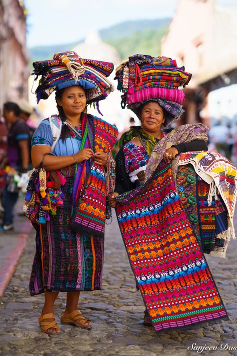 Guatemalan Traditional Clothing, Guatemalan Culture Aesthetic, Guatemala Culture Aesthetic, Guatemala Culture Traditional Dresses, Traditional Guatemalan Clothing, Guatemalan Wallpaper, Guatemala Traditional Clothing, Hispanic Culture Aesthetic, Guatemala Clothes