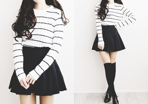 Cute monochromatic outfit with the white and black striped top, black flared skirt, and black thigh highs. Black Flare Skirt, Monochromatic Outfit, Rock Outfit, Trendy Skirts, Fashion Korean, Kawaii Clothes, Korean Outfits, Fashion Kids, Outfit Casual