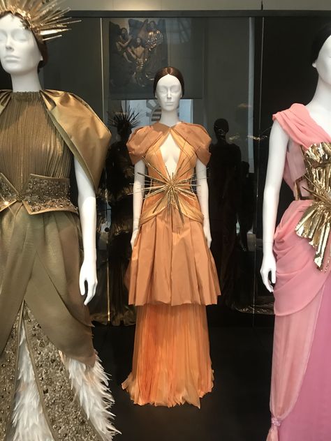 House Martell Clothes, Writer's Desk, Medieval Fantasy Clothing, House Martell, Fashion Exhibition, Artistic Fashion, Haute Couture Details, Star Wars Fashion, Star Wars Outfits