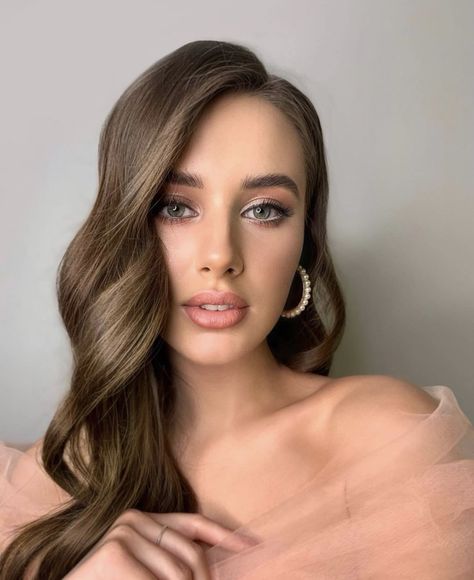 Curly Balayage, Bridal Hair Down, Medium Long Haircuts, Wedding Guest Makeup, Guest Hair, Bridal Makeup Natural, Wedding Guest Hairstyles, Natural Wedding Makeup, Bridal Makeup Looks