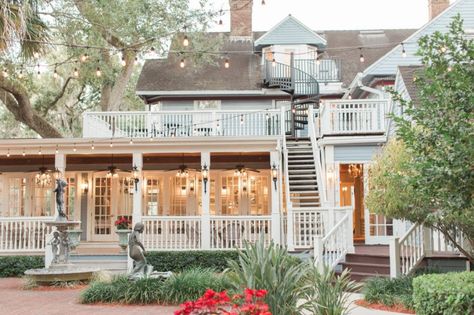 Indoor Wedding Venues, Average Wedding Costs, Farm Images, Orlando Wedding Venues, Wedding Venues Indoor, Stunning Wedding Venues, Rustic Backdrop, Inexpensive Wedding Venues, Romantic Lighting