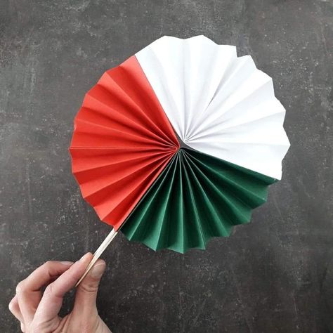 Italian Party, Nursery School, Class Decoration, Italian Artist, Hand Fan, Activities For Kids, Crafts For Kids, Nursery