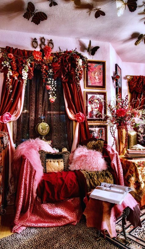 Black White Red Pink Bedroom, Burlesque Bedroom Decor, Rose Wall Bedroom, Red Maximalist Bedroom, Pink Red Decor, Maximalist Interior Design Bedroom, Love Core Room, Whimsigoth Interior Design, Pink And Red Room Aesthetic