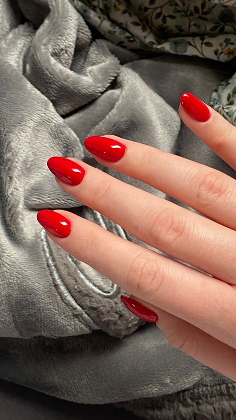 Rounded Red Nails, Sns Red Nail Colors, Short Red Nails Almond, Short Oval Red Nails, Bright Red Gel Nails, Red Nails Round, Red Almond Nails Short, Red Oval Acrylic Nails, Round Red Nails