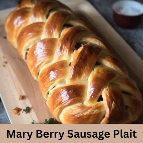 Mary Berry Sausage Plait Recipe Sausage Plait, Marry Berry Recipes, Mary Berry Baking, Mary Berry Cooks, Puff Pastry Treats, Pastry Treats, Mary Berry Recipes, Homemade Sausage Rolls, Onion Soup Recipe