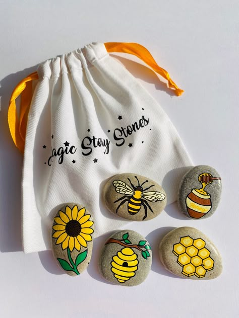 How To Make Story Stones, Bees Rock Painting, Story Stones Ideas, Life Cycle Preschool, Life Cycle Montessori, Story Rocks, Honey Bee Life Cycle, Bee Rocks, Preschool Montessori