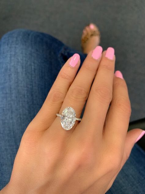 Graff Engagement Ring, Harry Winston Engagement Ring, Diamond Ring With Halo, Harry Winston Engagement, 5 Carat Diamond Ring, Round Brilliant Engagement Ring, Tiffany Engagement, Ring With Halo, Tiffany Engagement Ring