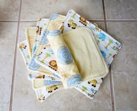 A Mighty Good Yarn: DIY Tutorial: baby washcloths and burp cloths Baby Burp Cloths Diy, Washcloth Crafts, Burp Cloths Diy, Tutorial Knitting, Baby Gifts To Make, Fine Crochet, Baby Diy Projects, Burp Rags, Diy Baby Shower Gifts