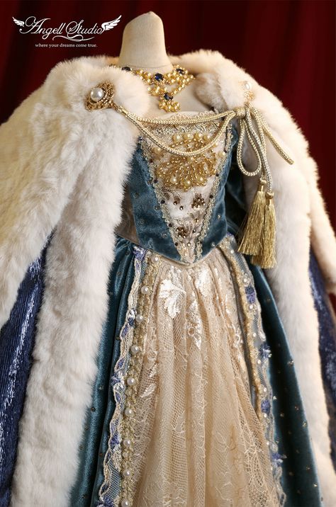 1900s Royal Fashion, Dresses For A Queen, Beautiful Fancy Dresses, Arab Princess Dress, Royalty Outfits Female, Historical Royal Dresses, Queen Outfits Royal Dress, Countess Outfit, French Royalty Fashion