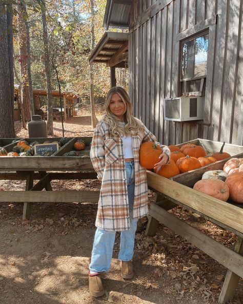 Orchard Outfit Fall Warm, Overall Fall Outfits, Overall Outfits Fall, 24 Aesthetic, Abercrombie Outfits, Pumpkin Patch Photoshoot, Pumpkin Patch Pictures, Fall Board, Adrette Outfits