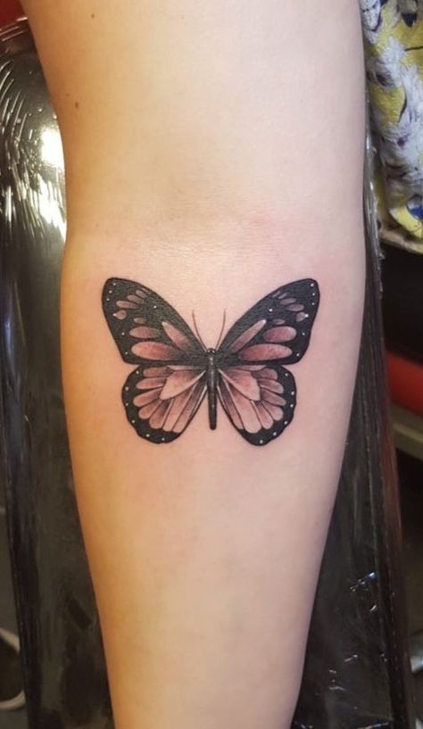 Butterfly Foot Tattoo, Butterfly Thigh Tattoo, Butterfly Tattoos On Arm, Unique Butterfly Tattoos, Tato Minimal, Thigh Tattoo Designs, Butterfly Tattoos For Women, Small Pretty Tattoos, Petite Tattoos