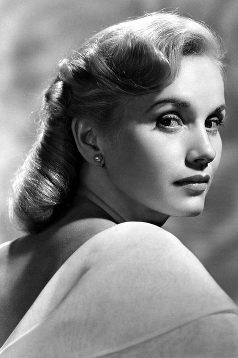 Eva Marie Saint (July 4, 1924)After getting her start in the early days of television, the 20-year-old actress made her mark opposite Marlon Brando in 1954's On the Waterfront, winning a Best Supporting Actress Oscar. She cemented her spot in film history in Hitchcock's North by Northwest in 1959.  #refinery29 http://www.refinery29.com/old-hollywood-actresses#slide-21 Eva Marie Saint, Old Hollywood Actresses, Eva Marie, Classic Actresses, Actrices Hollywood, Poses References, Old Hollywood Glamour, Golden Age Of Hollywood, Hollywood Actor