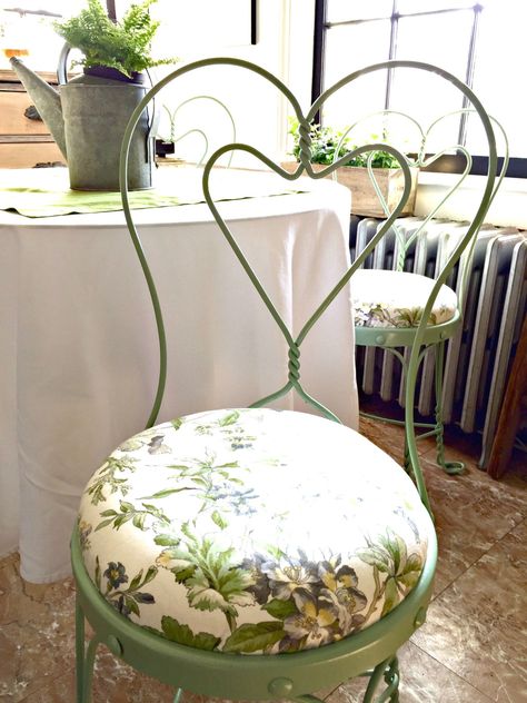 How To Reupholster Bistro Chairs Reupholster Dining Room Chairs, Metal Cafe Chairs, Vintage Metal Chairs, Bistro Chairs Outdoor, Metal Bistro Chairs, Garden Chairs Metal, Chair Redo, Bistro Furniture, Iron Chair