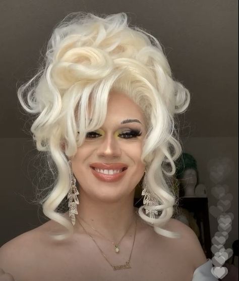 Lemon Drag Queen, Crazy Hair Styles, Pageant Hairstyles, 1970s Hairstyles, Lemon Soda, Blonde Updo, Drag Wigs, Wig Ideas, 90s Hairstyles