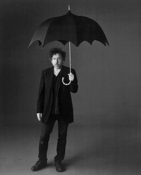 Umbrella Sophia Lauren, Tim Burton Johnny Depp, Shadow Portraits, Mary Ellen Mark, Tim Burton Style, Tim Burton Art, Tim Burton Films, Movie Directors, Tim Burton Movie