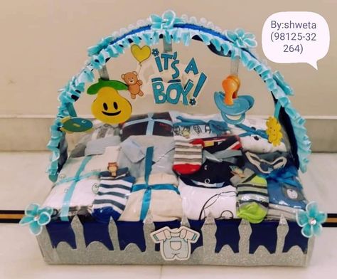 Baby Clothes Packing Ideas For Gift, Wooden Tray Ideas, Baby Hamper Ideas, Newborn Baby Gift Basket, Naming Ceremony Ideas, Hampers Packaging, Washcloth Crafts, Diy Gifts Videos, Naming Ceremony Decoration