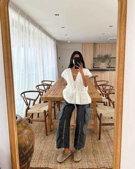 Cropped Pants Outfit, Gala Gonzalez, Birkenstock Outfit, Emmanuelle Alt, Casual Fall Outfits, Look Chic, Casual Fall, Cropped Pants, Spring Summer Fashion