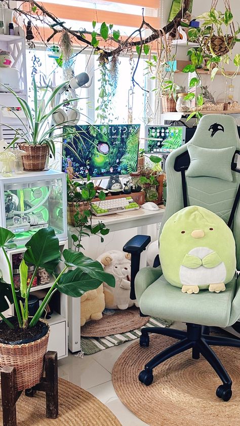 Green Setup Aesthetic, Ghibli Gaming Setup, Pink And Green Pc Setup, Green Gaming Room, Ghibli Office, Green Gaming Setup, Green Setup, Ghibli Room, Dream Art Room