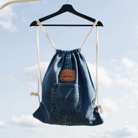 Vestiti In Jeans, Recycled Outfits, Jeans Backpack, Jean Backpack, Fashion Tips For Men, Blue Jeans Crafts, Diy Bag Designs, Fashion 90s, Pretty Brunette