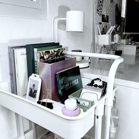 Ikea Cart Ideas, Enhypen Bedroom, Utility Cart Ideas, Trolley Cart Ideas, Enhypen Room, Ikea Trolley, Ikea Cart, Book Cart, Kpop Collection