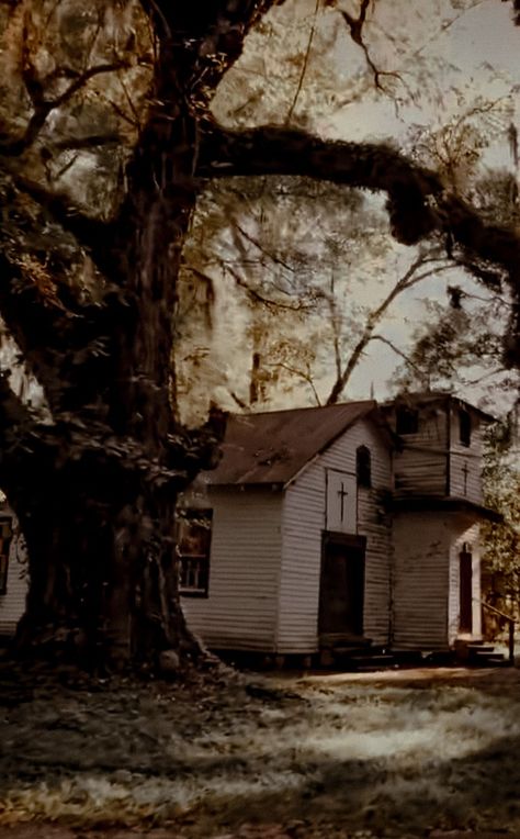 Southern Gothic Louisiana, Gothic Americana Aesthetic, Dark Southern Aesthetic, California Gothic Aesthetic, East Coast Gothic, Gothic Southern Aesthetic, Old Southern Aesthetic, Southern Gothic Aesthetic Wallpaper, Missouri Gothic