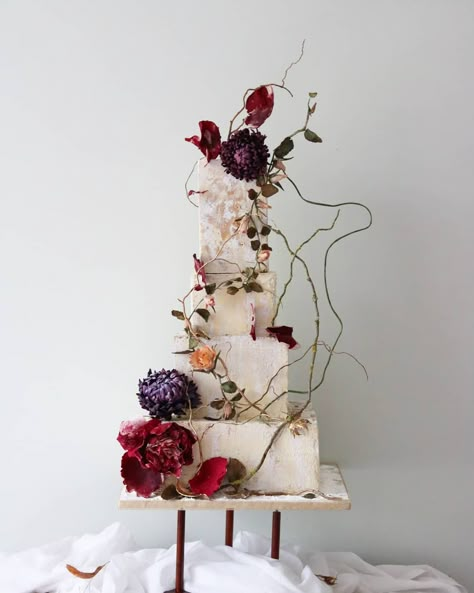 Wedding Cake With Flowers, Painted Wedding Cake, Cake With Flowers, Pretty Wedding Cakes, Square Wedding Cakes, Wedding Cake Pictures, Black Wedding Cakes, Wedding Cake Recipe, Amazing Wedding Cakes