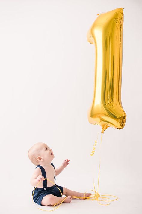 Diy One Year Old Photo Shoot Indoor, 1st Pictures Birthday Photo Ideas, 1st Birthday Party Pictures, Indoor 1 Year Photoshoot, 1st Birthday Studio Shoot, One Year Old Photo Ideas, 1 Month Old Baby Pictures Boy Photo Ideas 1 Year, One Year Old Photo Shoot Ideas, One Year Old Baby Boy Photoshoot