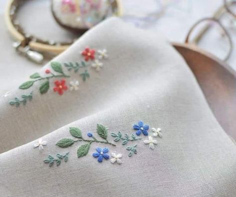 নৈপুণ্য Handkerchief Embroidery Design, Handkerchief Embroidery, Embroidery Napkins, Embroidery Stitches Beginner, Hand Embroidery Patterns Free, Simple Hand Embroidery Patterns, Diy Embroidery Designs, Handmade Embroidery Designs, Pola Sulam