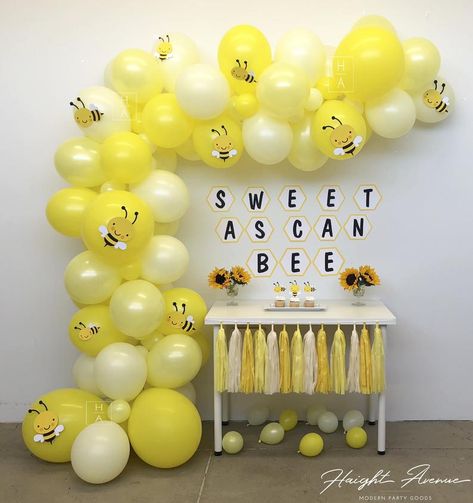 image 0 Bumblebee Birthday, Diy Ballon, Sweet As Can Bee, Bumble Bee Birthday, Honey Bee Baby Shower, Bee Theme Party, Bee Gender Reveal, Bee Birthday Party, Bee Baby Shower Theme