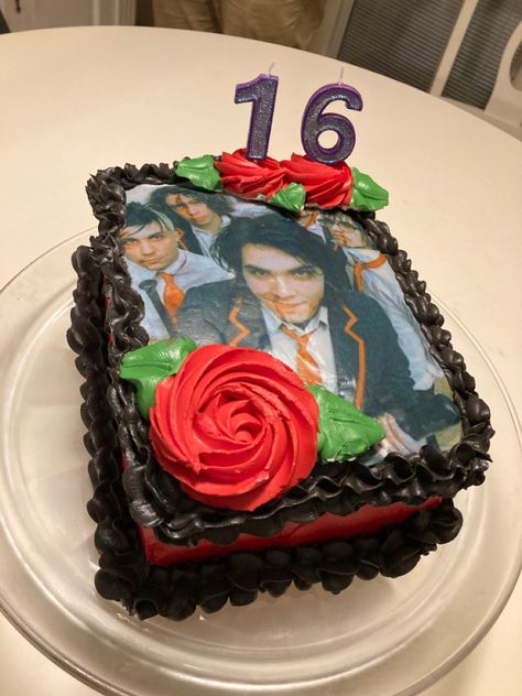 mcr cake, with red roses and black bordering Mcr Cake My Chemical Romance, My Chemical Romance Cake Birthdays, Mcr Birthday Party, My Chemical Romance Birthday Party, Band Birthday Cakes, Mcr Birthday Cake, My Chemical Romance Birthday, Pierce The Veil Cake, Emo Birthday Cake