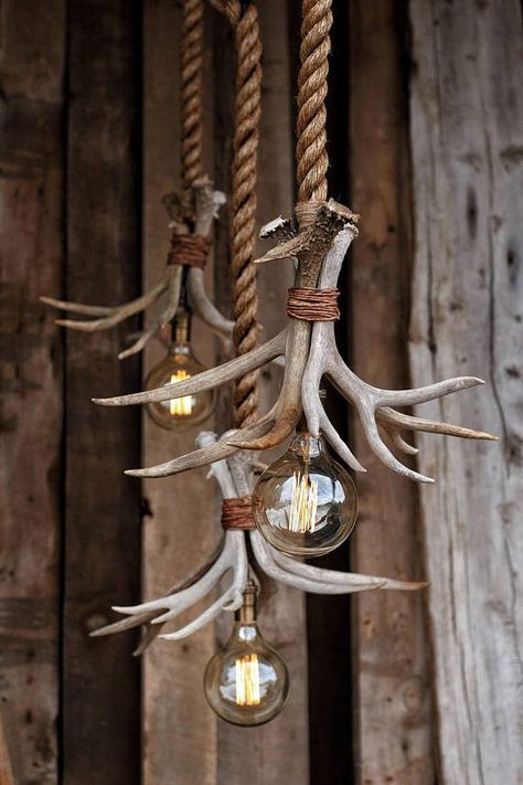 Antlers Decor: 10 Ways to Use Shed Antlers in Home Decorating Antler Light Fixtures, Decorating With Antlers, Deer Antler Crafts, Antler Ideas, Deer Antler Decor, Antler Lights, Antlers Decor, Antler Crafts, Deco Champetre