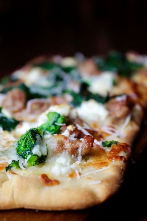 Broccoli Rabe Sausage, Sausage Flatbread, Broccoli Rabe And Sausage, Broccoli Pizza, Flat Breads, Broccoli Rabe, Pizza Stone, 30 Minute Meals, Shredded Mozzarella