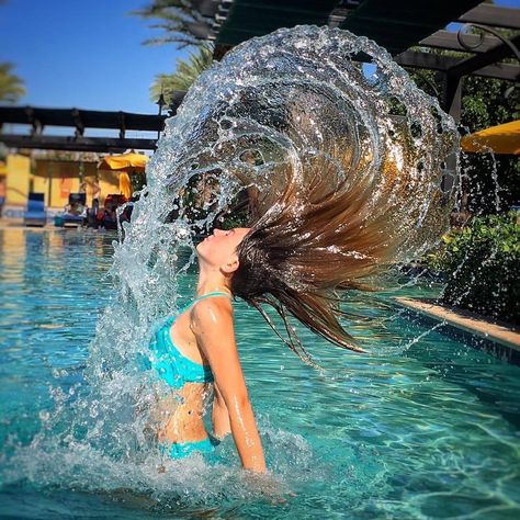 Waterpark Poses Photo Ideas, Creative Pool Photoshoot, Swimming Pools Photoshoot, Family Swimming Pool Photography, Photoshoot Ideas Swimming Pool, Pool Water Photography, Swimming Pool Photoshoot Ideas Women, Photoshoot In Swimming Pool, Swimming Pool Photography Ideas