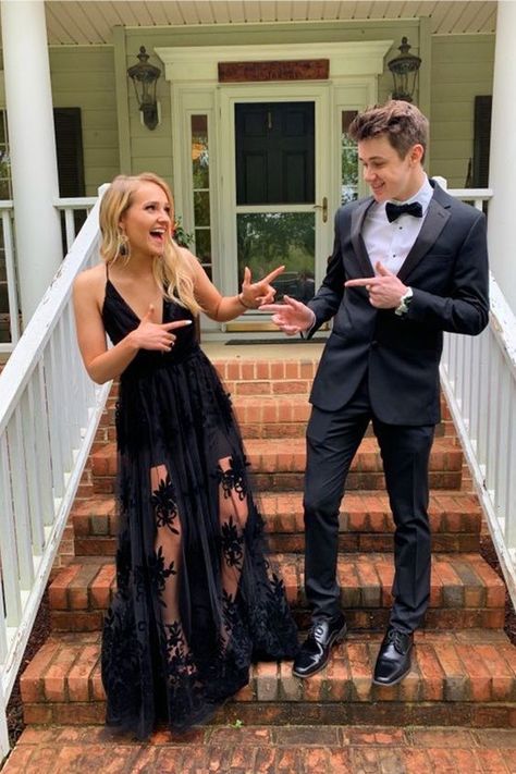 Prom Pictures Couples, Black Lace Prom Dress, Prom Picture Poses, Homecoming Pictures, Prom Photoshoot, Prom Couples, Prom Photography, Tulle Dresses, Prom Poses