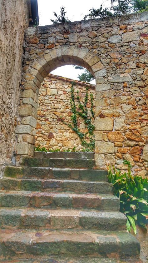 Stone Archways Interior, Stone Doorway, Spanish Courtyard, Arch Gate, Stone Porches, Stone Archway, Rustic Stairs, Stone Road, Elegant Doors