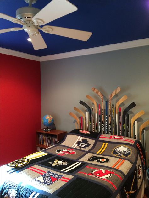 Best 10 year old hockey bedroom :) Lets Go Rangers!! Ice Hockey Bedroom, Hockey Bedroom For Boys, Boys Hockey Bedroom, Hockey Bedroom Decor, Hockey Room Decor, Boy Sports Bedroom, Hockey Bedroom, Cool Teen Bedrooms, Hockey Room