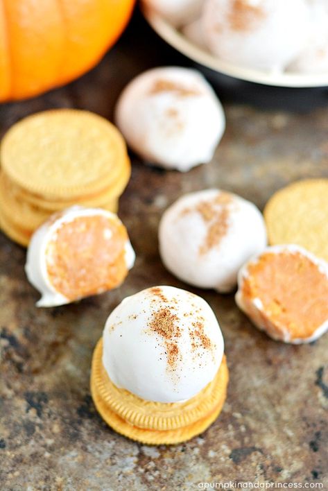 Pumpkin Spice Oreo Balls - A Pumpkin And A Princess Dessert Balls, Christmas Oreo, Friendsmas Party, Oreo Truffles Recipe, Paleo Thanksgiving, Fall Goodies, Truffles Recipe, Oreo Balls, Cheese Pumpkin