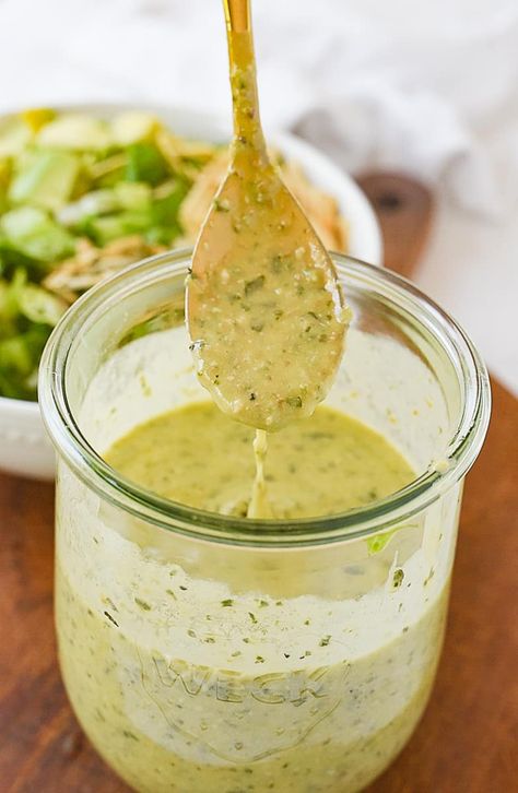 Cesar Salad Dressing Recipe, Mexican Caesar Salad, Banana Nutrition Facts, Caesar Salad Dressing Recipe, Caesar Dressing Recipe, Chicken Caesar Pasta Salad, Salad Appetizer, Classic Caesar Salad, Salad Dressing Recipe