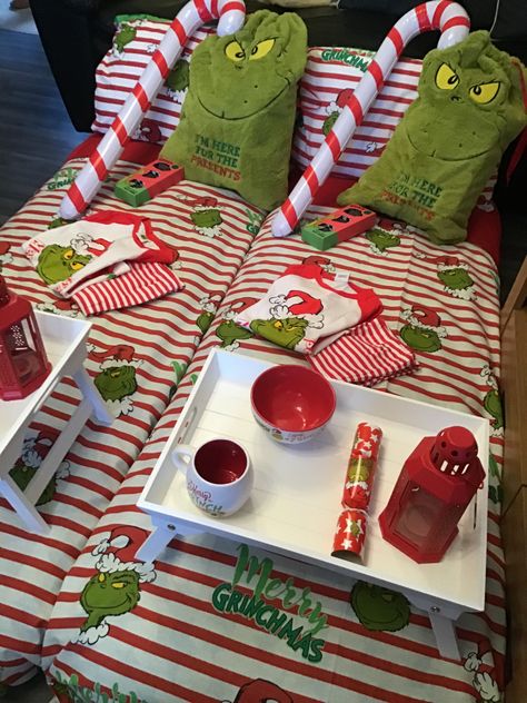 Grinch Christmas Sleepover, Grinch Room Ideas, Grinch Sleepover Party, Grinch Sleepover, Grinch Room, Grinch Movie Night, Xmas Sleepover, Grinch Food, Grinch Diy