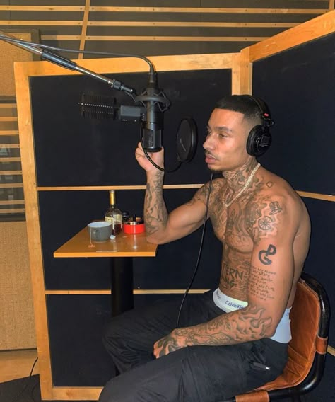 Fredo Tattoo Uk, British Rappers, Tattoo Uk, Black Men Tattoos, Legendary Pictures, Cute Relationship Texts, Music Motivation, Stylist Tattoos, Sleeves Ideas