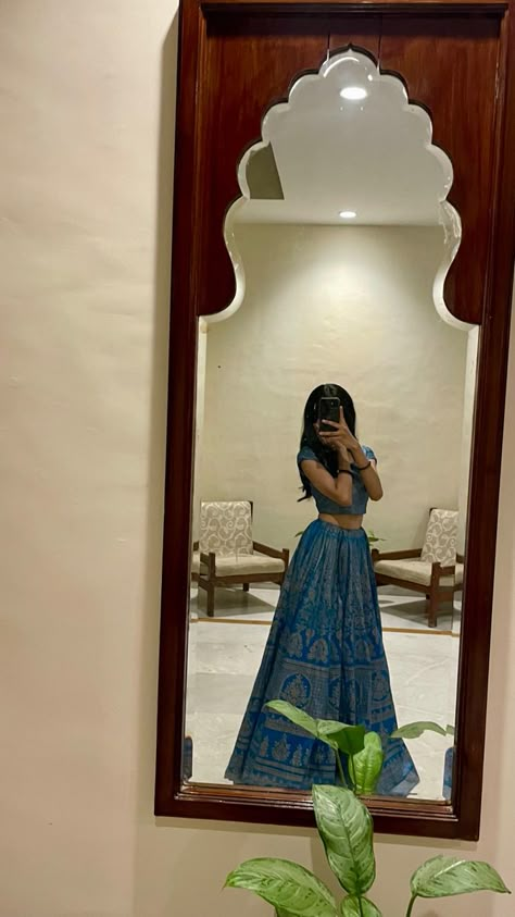 Aesthetic Indian Pictures, Desi Mirror Selfie Aesthetic, Aesthetic Desi Outfits, Jaipur Outfits Ideas, Traditional Dresses Indian, Indian Dress Up, Casual Brunch Outfit, Desi Fits, Desi Aesthetics