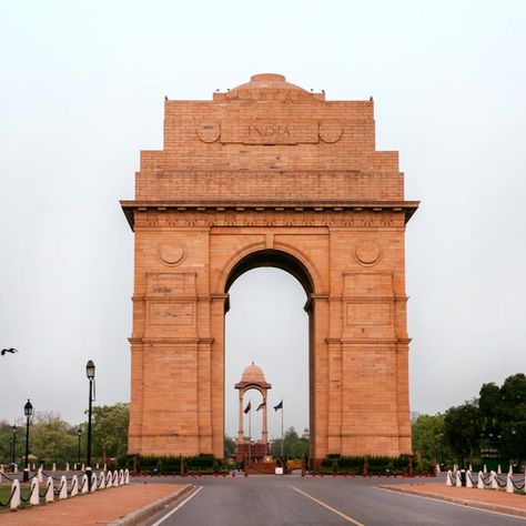 India Gate symbolises the sacrifice of 70,000 Indian soldiers who lost their lives battling against the foreign army during the World War I. Designed by Edwin Lutyens, it features the undying Amar Jawan Jyoti or the Flame of the Immortal Soldier which was added later to honour Indian martyred soldiers in the Indo-Pak War. 

#indiagate #delhi #india #newdelhi #photography #delhigram #indiagatedelhi #delhidiaries #mumbai #instagram #travel #indian #incredibleindia #delhitourism Amar Jawan Jyoti, Indian Gate, Delhi Tourism, Edwin Lutyens, Holi Images, India Gate, Indian Pictures, Boho Art Drawings, Golden City