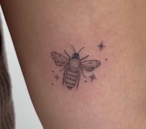 Stick And Poke Bee Tattoo, Tiny Insect Tattoo, Bug And Flower Tattoo, Bee Tattoo Wrist, Dainty Bee Tattoo, Fine Line Bee Tattoo, Bee Tattoo Design, Bee And Flower Tattoo, Queen Bee Tattoo