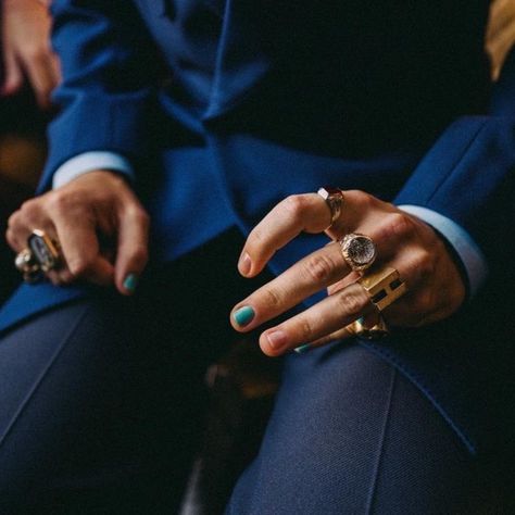 harry styles for pleasing; hand, rings, nails, nail polish details aesthetic Harry Styles Rings, Harry Styles Hands, Bae Style, Funniest Snapchats, Nails Nail Polish, Harry Styles Nails, Details Aesthetic, Harry Styles Poster, Hand Rings