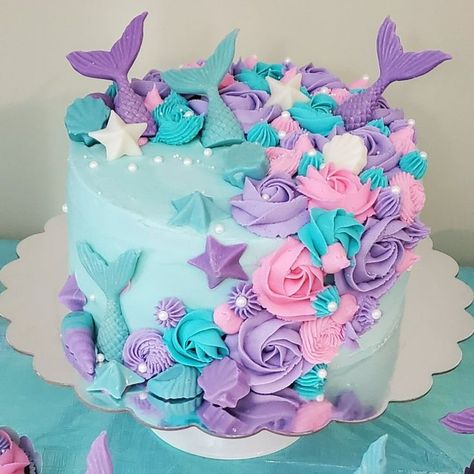 Sirena Cake Ideas, Small Mermaid Cake Birthday, Mermaid Birthday Cake Buttercream, Mirmade Cake, Small Mermaid Cake, Siren Cake, Mermaid Cake Ideas Birthdays, Mermaid Sheet Cake Ideas, Ariel Birthday Party Cake