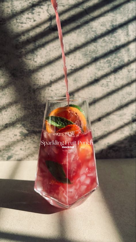 Homemade Fruit Punch, Punch Mocktail, Fresh Pineapple Juice, Strawberry Simple Syrup, Mocktail Drinks, Fun Drink Recipe, Iced Drinks Recipes, Resep Smoothie, Blood Orange Juice