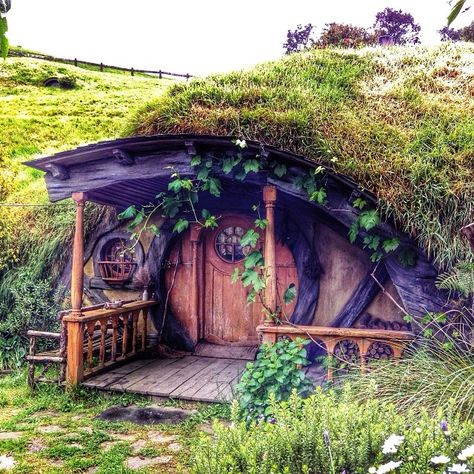 via Instagram ift.tt/1ablmPO Hobbit House Lord Of The Rings, Hobbit Home Interior, Hobbiton Aesthetic, Hobbit House Plans, Hobbit House Interior, Hobbit Holes, Hobbit Movie, The Hobbit Movies, Hobbit Hole