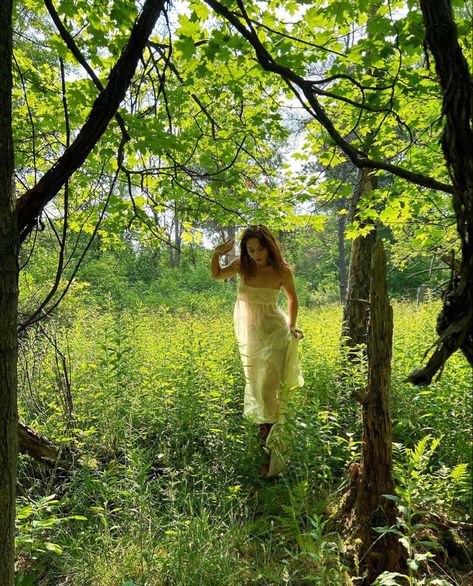 All Body Workout, Nature Photoshoot, Dreamy Photography, Cool Instagram, Forest Fairy, Summer Dream, Feminine Energy, Divine Feminine, Senior Photos