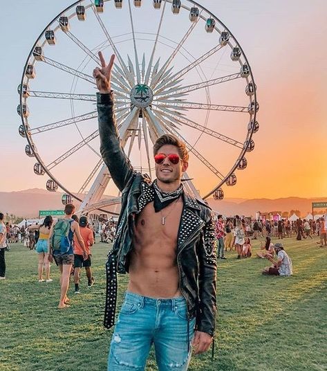 Coachella Men Outfit, Coachella Mens Fashion, Look Da Festival, Coachella Outfit Men, Tomorrowland Outfit, Mens Festival Fashion, Cochella Outfits, Coachella Fits, Rave Outfits Men